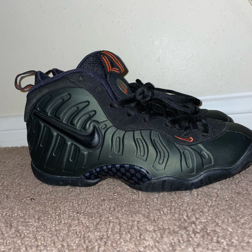 Foam posits, never worn size 6 1/2 dark green new without tags no box